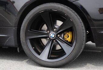 BMW Rad 6 Coupé 630 Ci A/T - 12