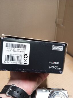 FUJIFILM.  FINEPIX  F100 fd - 12