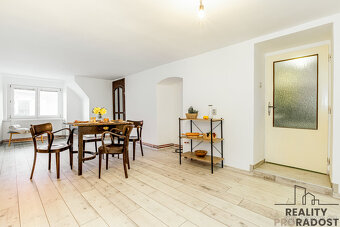 Dům pro bydlení nebo podnikání s pozemkem na parkování kouse - 12