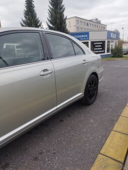 Toyota Avensis 2.0 D-4D - 12