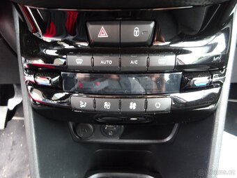 PEUGEOT 208 1,2 PURETECH,GARANCE KM - 12