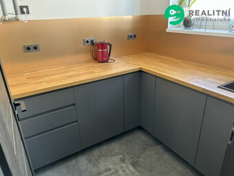 Novostavba haly, pozemek 3000m2, 8km od Brna, u D1 - 12