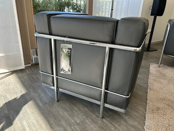 Designové křeslo Cassina LC2 Le Corbusier jednomístné šedé - - 12