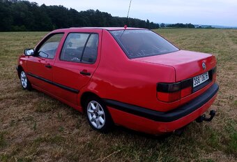 Volkswagen Vento 1.9D - 12