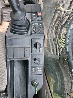 Pásový bagr Volvo EC160 e - 12