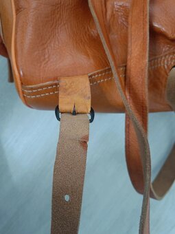 Oranžovohnědý kožený batoh - 12