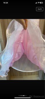 Korzetové růžové společenské šaty s růžičkami - 12