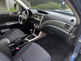 Subaru Forester 2.0 D 108kW 4x4 1. maj v ČR/Xenony/ALU R17 - 12