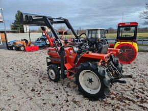 malotraktor Kubota L1-215 4x4 s čelním nakladačem - 12