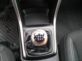 Hyundai i30 1.6i 88 kW - 12