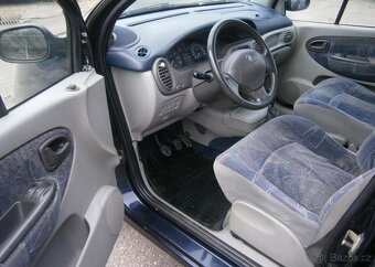 Renault Scénic 1.6i benzín manuál 79 kw - 12