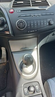 Honda Civic 8g 1.8 - 12