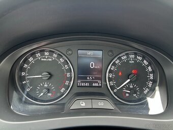 ŠKODA RAPID SP 1.6TDI 77KW SPORT PANORAMA NAVI XENON - 12