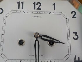 Staré dřevěné a porcelánové hodiny - 12