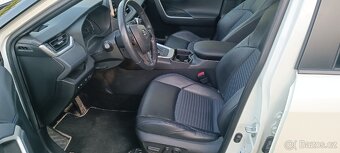 Toyota RAV4 2.5 Hybrid Selection 4x4 Čr - 12