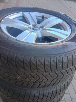 AUDI Q7 ET25 Zimní sada 255 60 18 zánovní 5x112 - 12