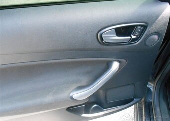 Ford Mondeo 2,0 107 kW Digiklima Historie benzín - 12