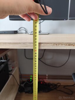 Pracovní stůl - 12