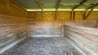 Stáj pro koně s boxy a seníkem - 12