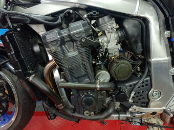 Suzuki GSX-R 1100 - 12