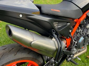 KTM 890 Duke R - 12