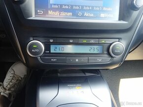 Toyota Avensis 2.0D-4D/105kW  1.maj, servisní knížka - 12