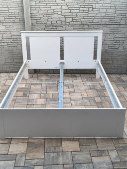 Prodám manželskou postel 140cm x 200cm - 12