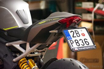 Triumph Speed Triple RS 1200 - 12