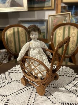 Malá Starožitná panenka s kočárkem - 12