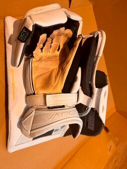 LAPAČKA A VYRÁŽEČKA BAUER VAPOR HYPERLITE 2 SR - 12