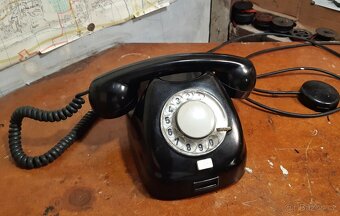 Bakelitový telefon TESLA z roku 1978 - 12