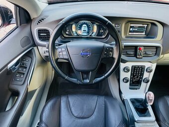 Volvo V40 T4 BENZÍN 132KW MAN KAMERA SERVISKA CROSS COUNTRY - 12