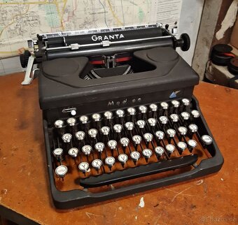 Funkční psací stroj GRANTA Model 90 z roku 1943 - 12