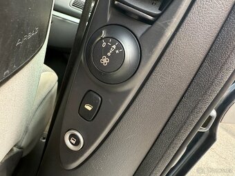 Peugeot 807, 2.0HDI 7 míst L+Z pneu El.dveř - 12