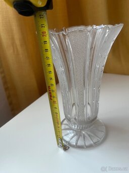 Broušená čirá váza - 12