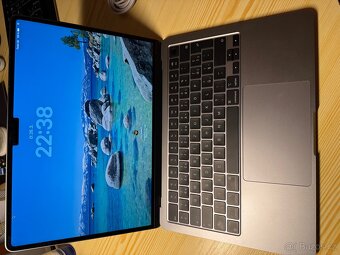 Prodám MacBook Air 13,6” M3/16GB/512GB - 12