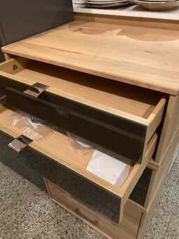 Tv stolek dubový-celomasív - 12