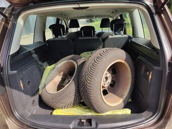 Volkswagen Sharan 2,0 TDi CR / Highline/ - 12