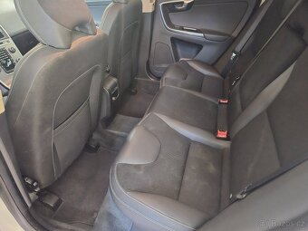 Volvo XC60 2,4d 120kW D4 4x4 AT - 12