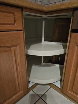 Masivní kuchyňská linka se spotřebiči - 12