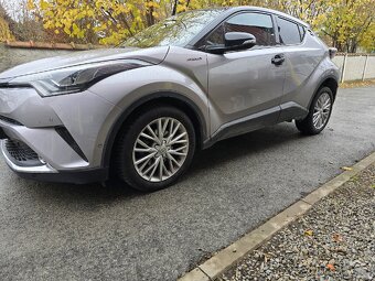 Toyota C-HR 1,8 hybrid 40 000 km - 12