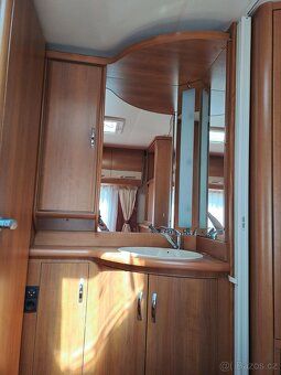 Karavan HOBBY 560, palandy - 12