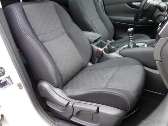 NISSAN QASHQAI 1.5dCi 81kW -VÝBAVA - 12