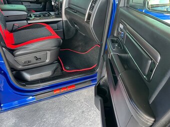 DODGE RAM 5.7 HEMI   4X4 model roku 2015 - 12