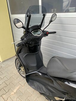 Piaggio Beverly 300 HPe - 12