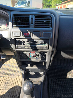Nissan Almera 1.4 16V Spring hatchback garazovany - 12