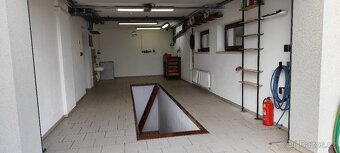 Prodej domu 237 m² s pozemkem 1 059 m² - 12