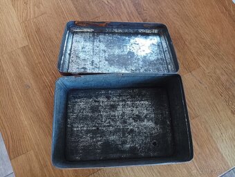 PLECHOVÁ KRABIČKA - 12