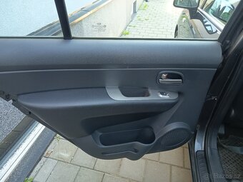 KIA Carens 2,0i16V Family 106kw - 12