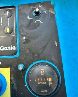 TERÉNNÍ NŮŽKOVÁ PLOŠINA GENIE GS 3384 RT - 12